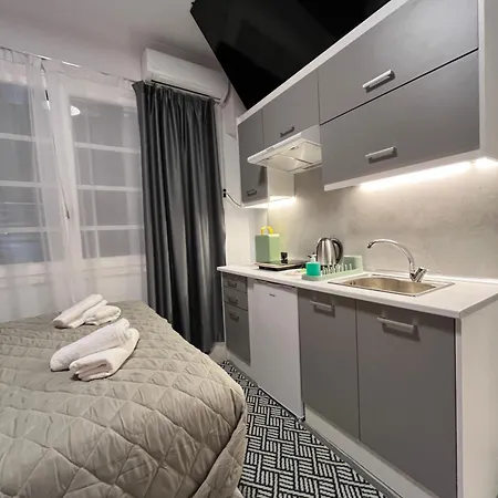 Medusa By Zeussuites Apartment